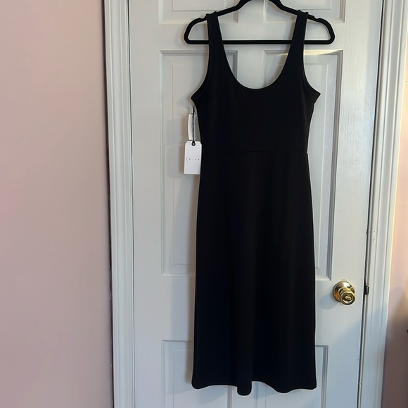 NWT Simple scoop-neck black midi dress - Picture 2 of 4